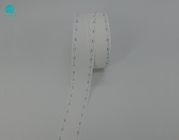 Άσπρο τοποθετώντας αιχμή έγγραφο του Κορκ τυλίγοντας εγγράφου για τη συσκευασία ράβδων φίλτρων